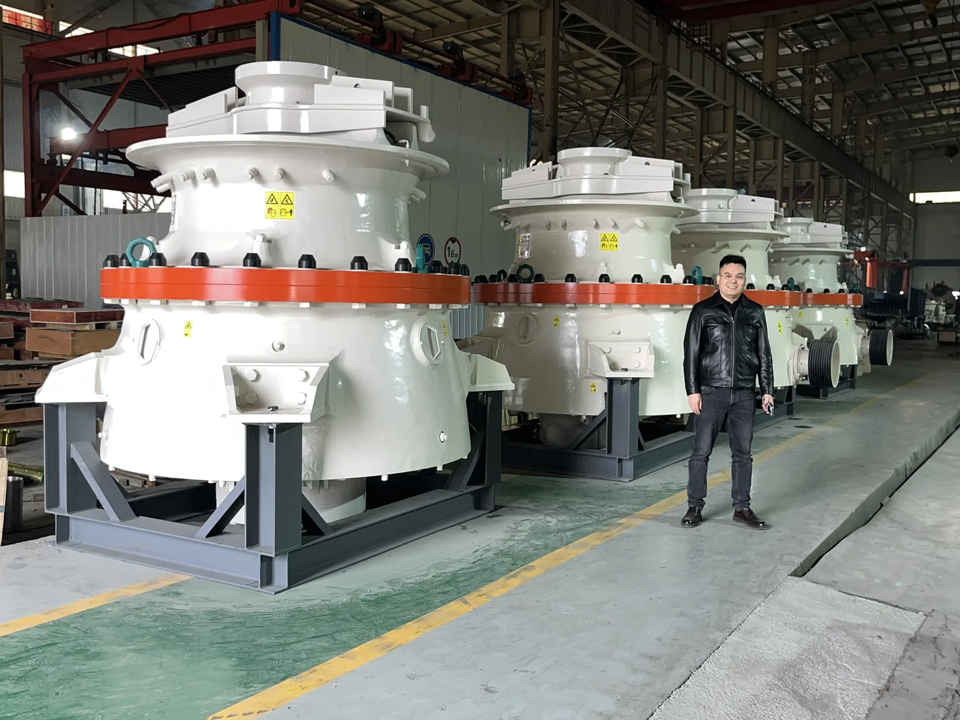 Отгрузка конусных дробилок PTLBGP550 с полным пакетом гидравлики